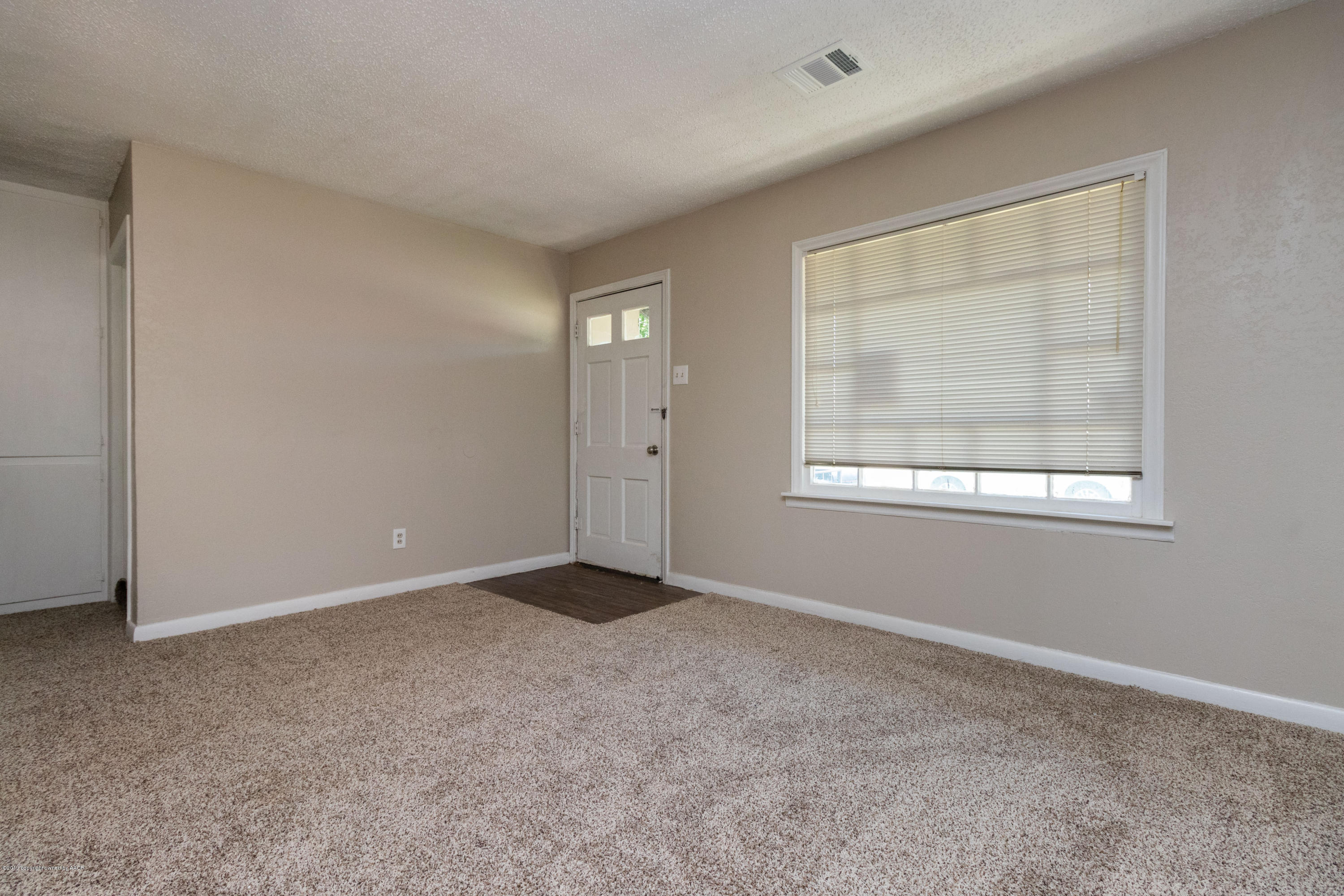 4617 Bowie Street Amarillo, TX 79110 - Photo 4 of 19 004