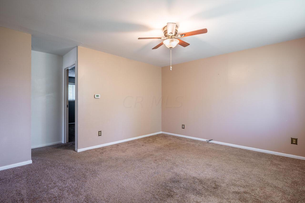 1456 Koebel Road Columbus, OH 43207 - Photo 7 of 26 Living Room