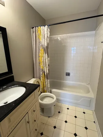 $2,050 | 1349 Orleans Drive, Mundelein, IL 60060