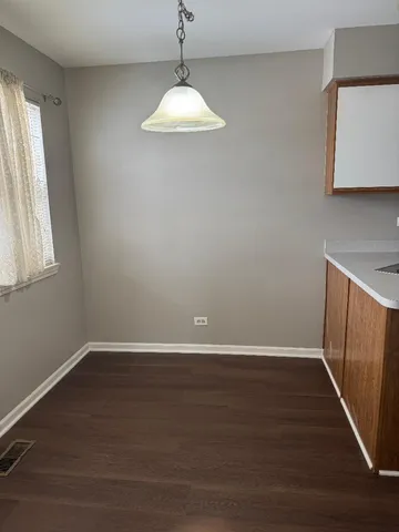 $2,050 | 1349 Orleans Drive, Mundelein, IL 60060