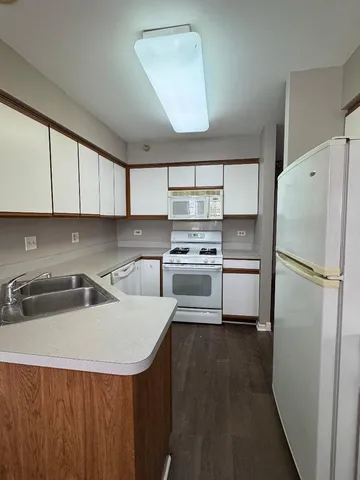 $2,050 | 1349 Orleans Drive, Mundelein, IL 60060