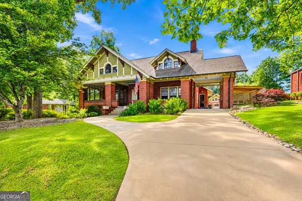 $688,000 | 760 East Tugalo Street, Toccoa, GA 30577
