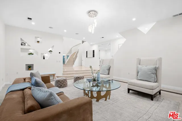 $26,390 | 1121 Roberto Lane, Los Angeles, CA 90077