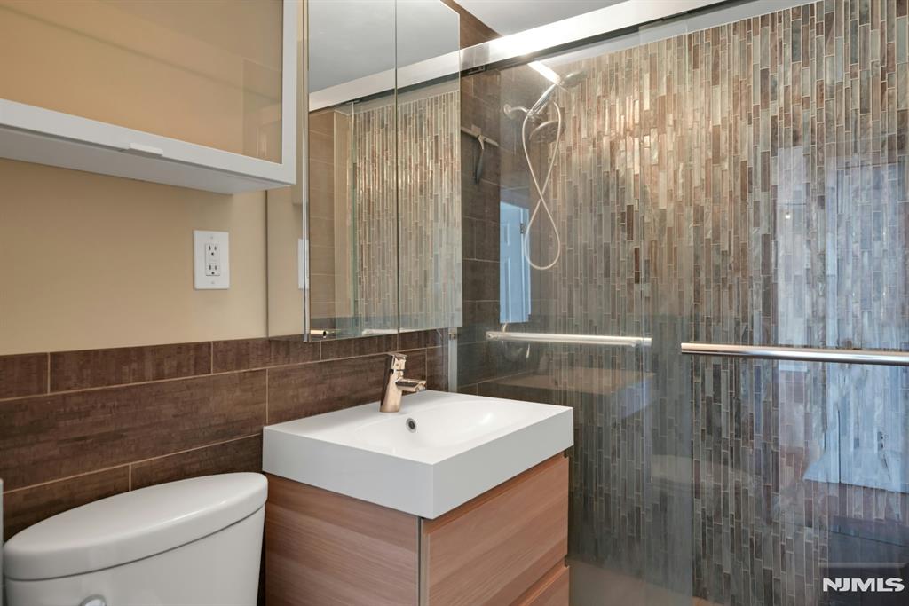 2 Horizon Road, Unit 1418 Fort Lee, NJ 07024 - Photo 14 of 22