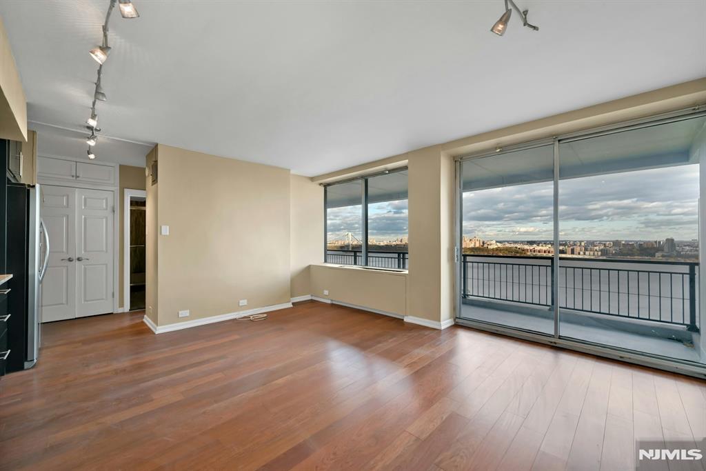 2 Horizon Road, Unit 1418 Fort Lee, NJ 07024 - Photo 5 of 22