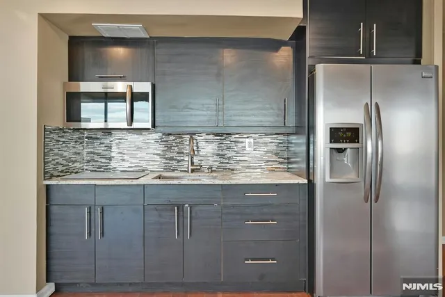 $195,000 | 2 Horizon Road, Unit 1418, Fort Lee, NJ 07024