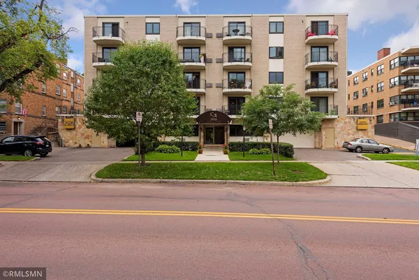 $324,900 | 2928 Dean Parkway, Unit 2I, Minneapolis, MN 55416