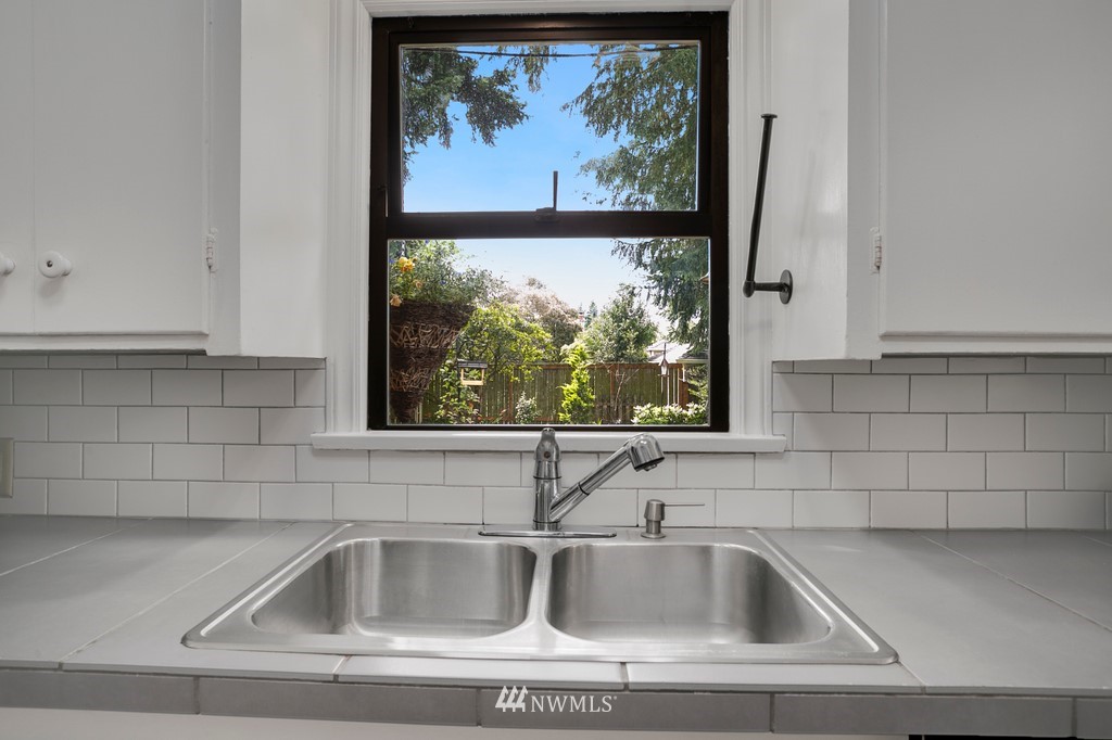 3919 Southwest Rose Street Seattle, WA 98136 - Photo 11 of 26 Gallery Image 11