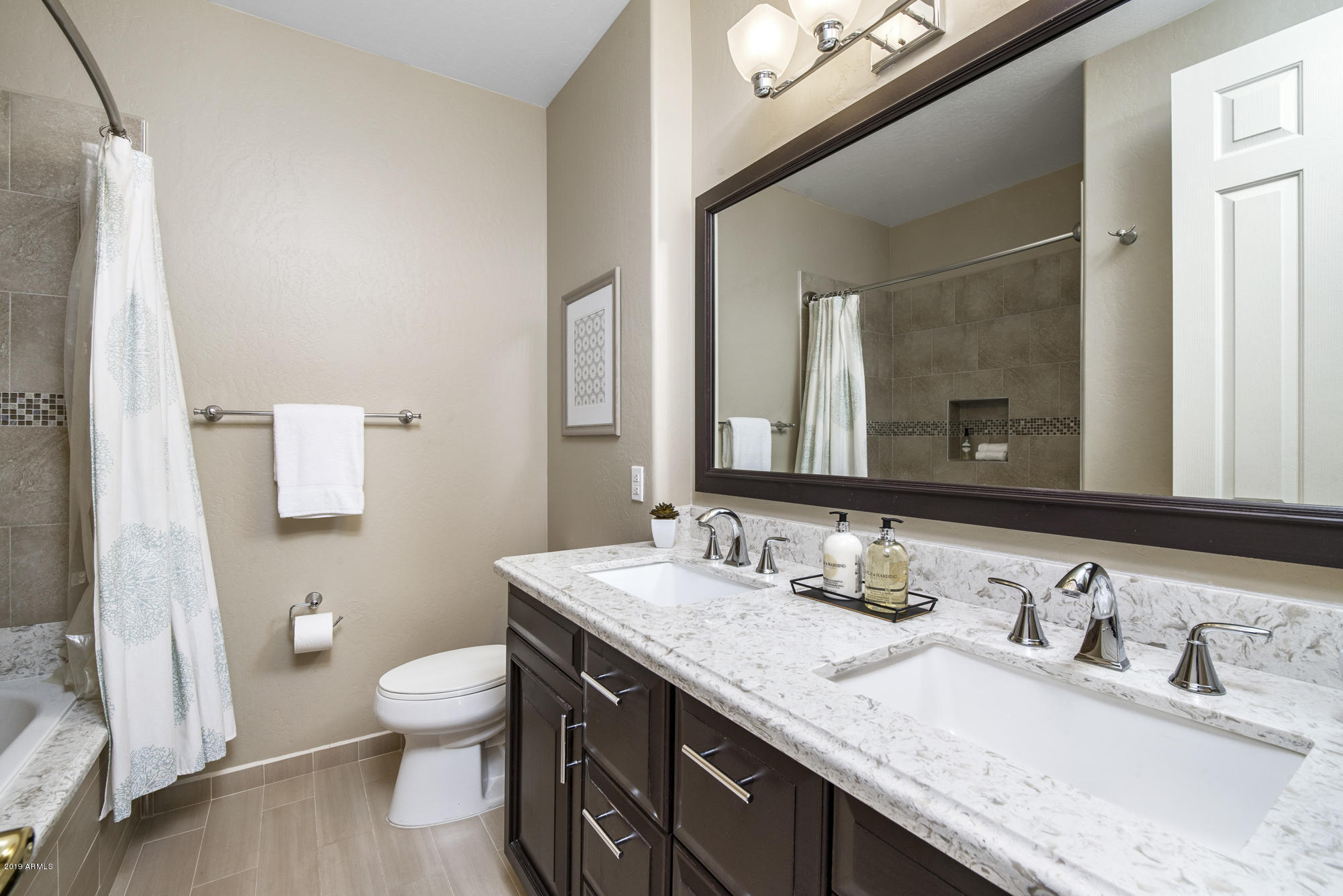 5205 East Hashknife Road Phoenix, AZ 85054 - Photo 32 of 67 Full Guest Bath