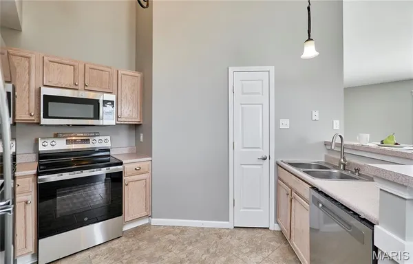 $170,000 | 21 Homefield Gardens Drive, Unit 28N, O'Fallon, MO 63366