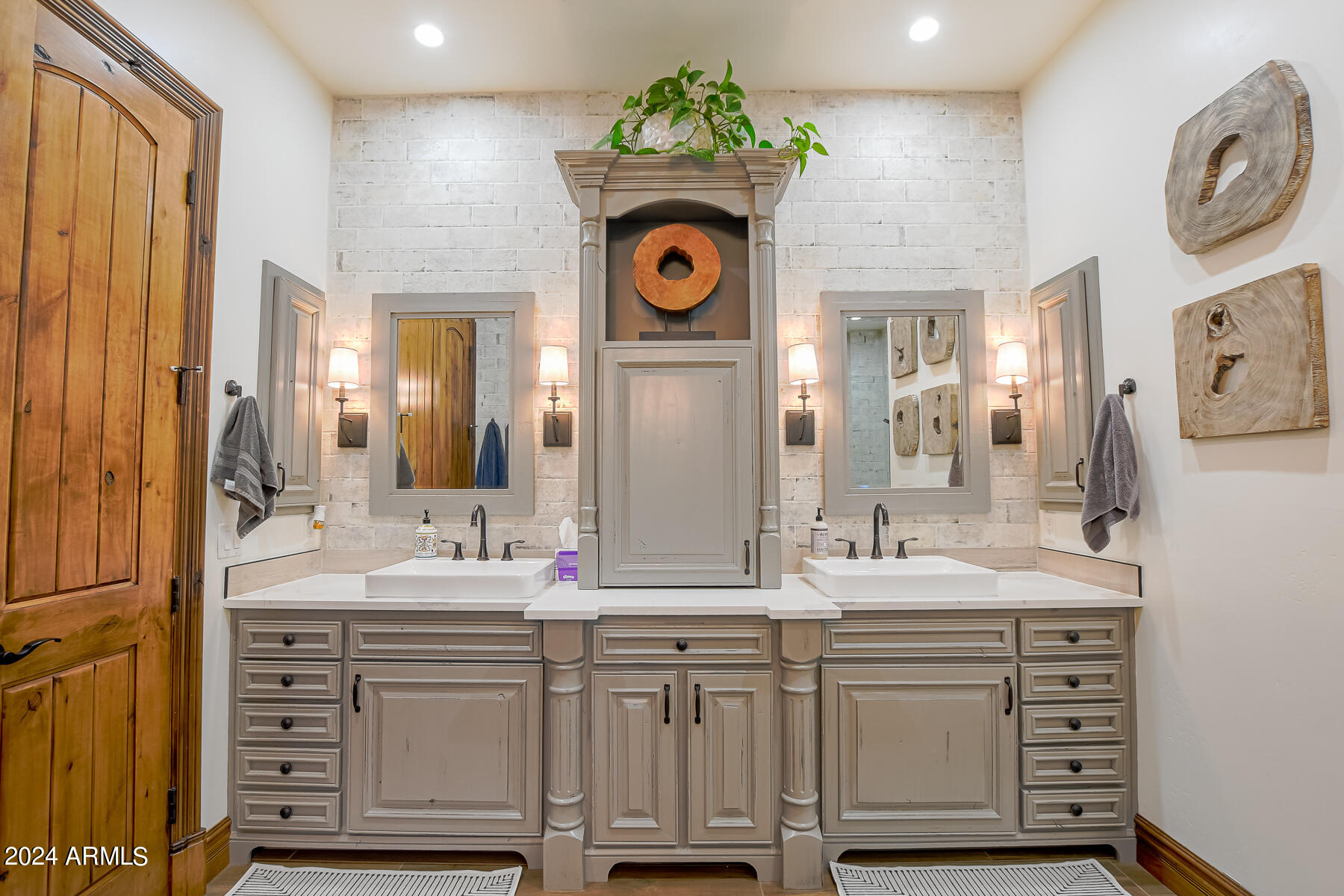 6038 Orion Show Low, AZ 85901 - Photo 37 of 95 Owners En Suite