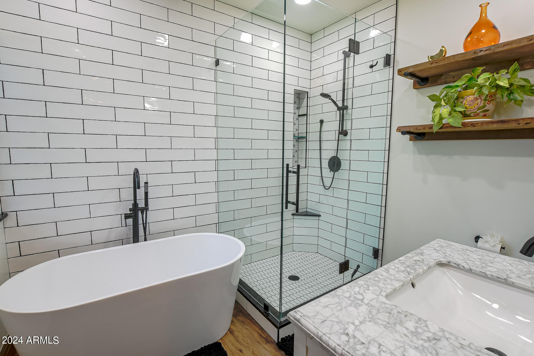 6038 Orion Show Low, AZ 85901 - Photo 54 of 95 En Suite for Guest Bedroom 5