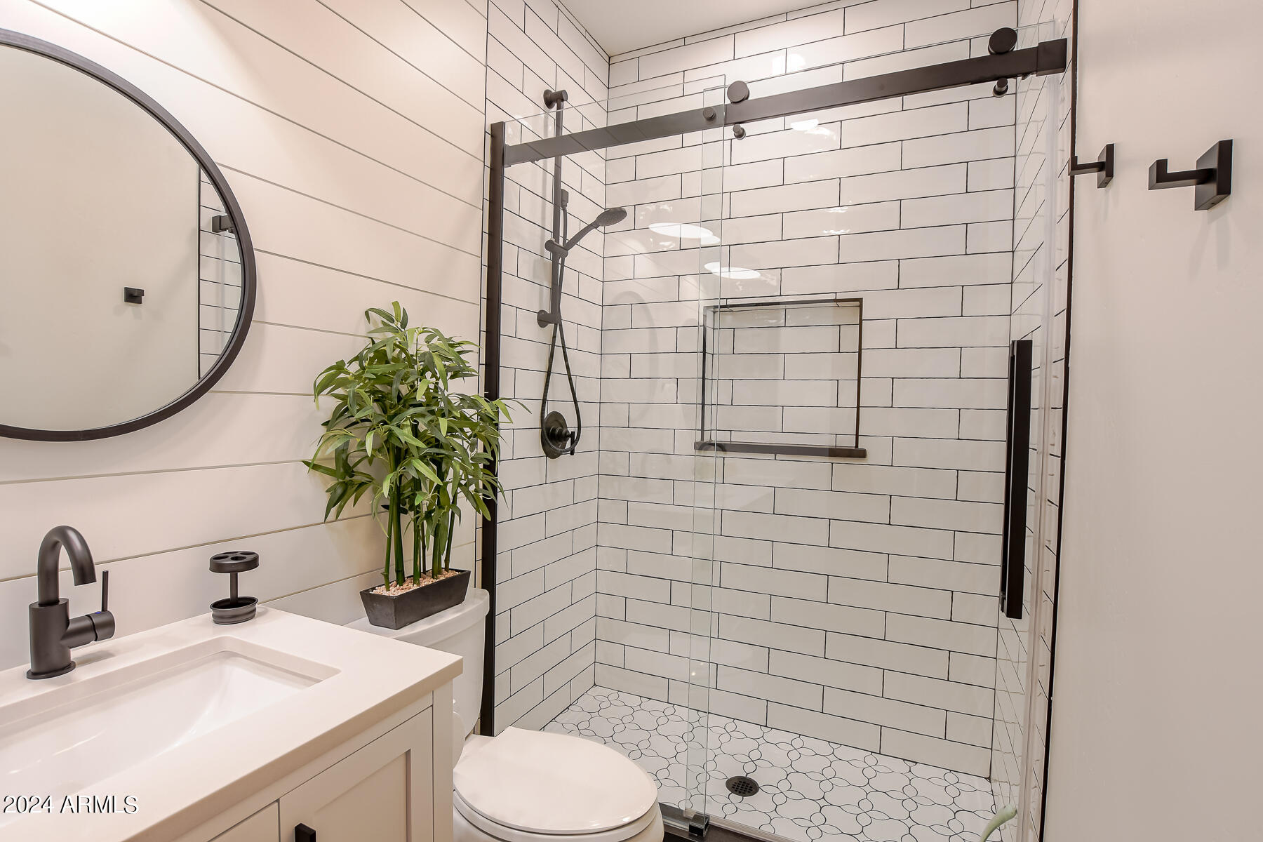 6038 Orion Show Low, AZ 85901 - Photo 64 of 95 Guest Shower