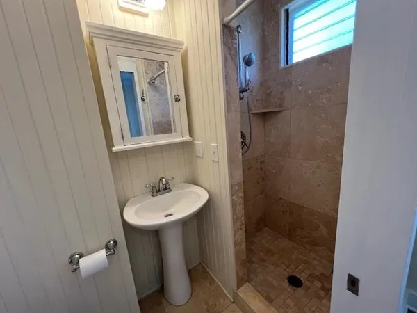 $4,975 | 676 Hana Highway, Paia, HI 96779