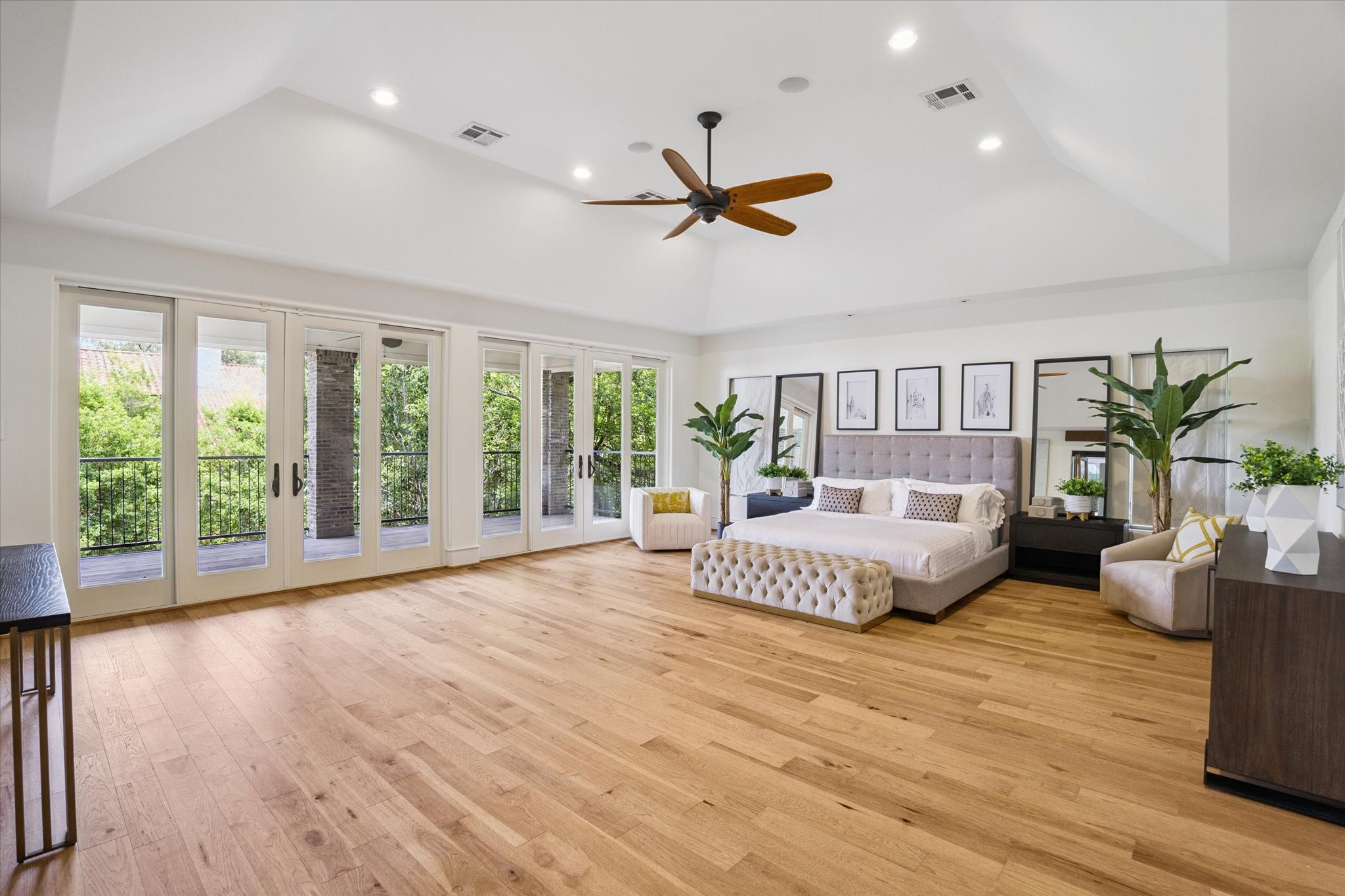 5309 Cherokee Street Houston, TX 77005 - Photo 14 of 40 a spacious bedroom with a large bed and a large window