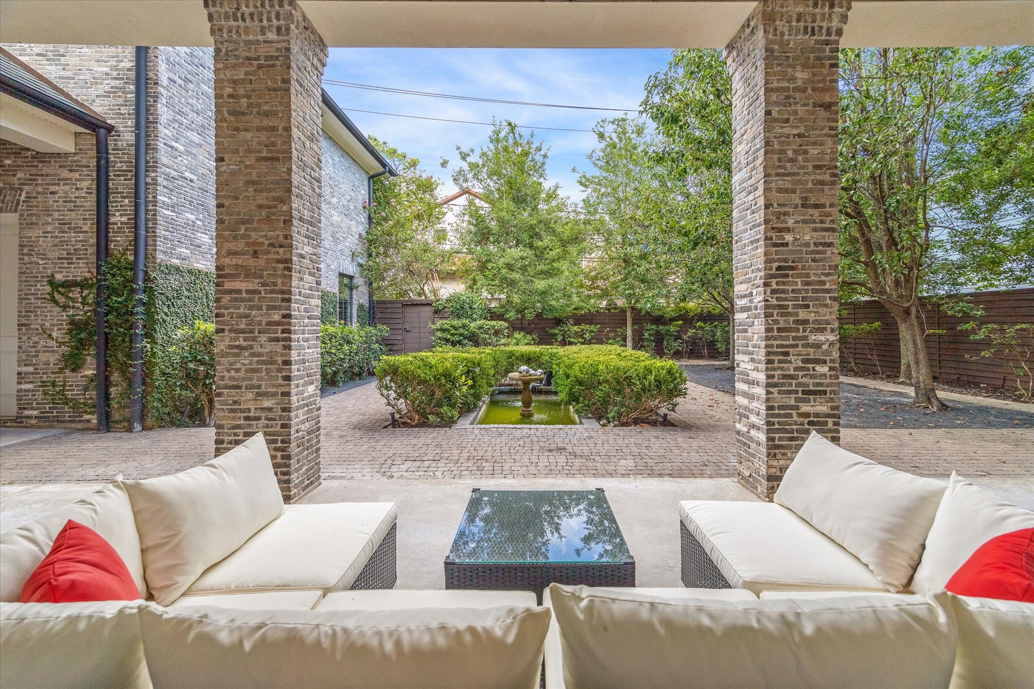 5309 Cherokee Street Houston, TX 77005 - Photo 19 of 40 a view of a couches in the patio