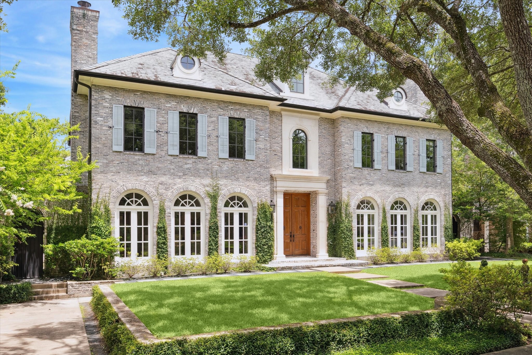 5309 Cherokee Street Houston, TX 77005 - Photo 39 of 40 front view of a brick house with a yard