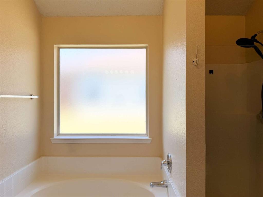 833 Edgehill Road Burleson, TX 76028 - Photo 20 of 28 Gallery Image 20