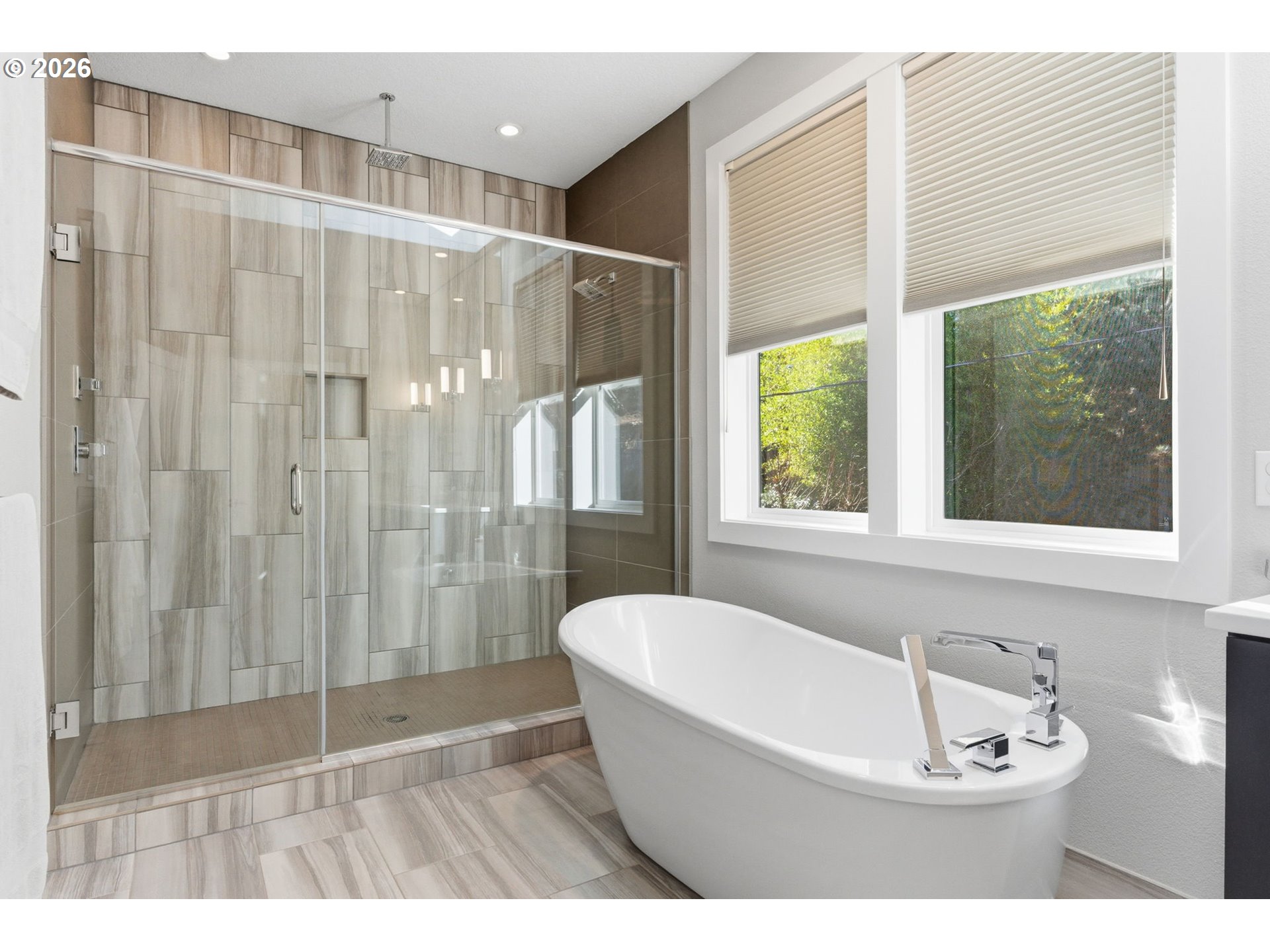 2123 South Military Road Portland, OR 97219 - Photo 29 of 47 a bathroom with a bathtub and a shower