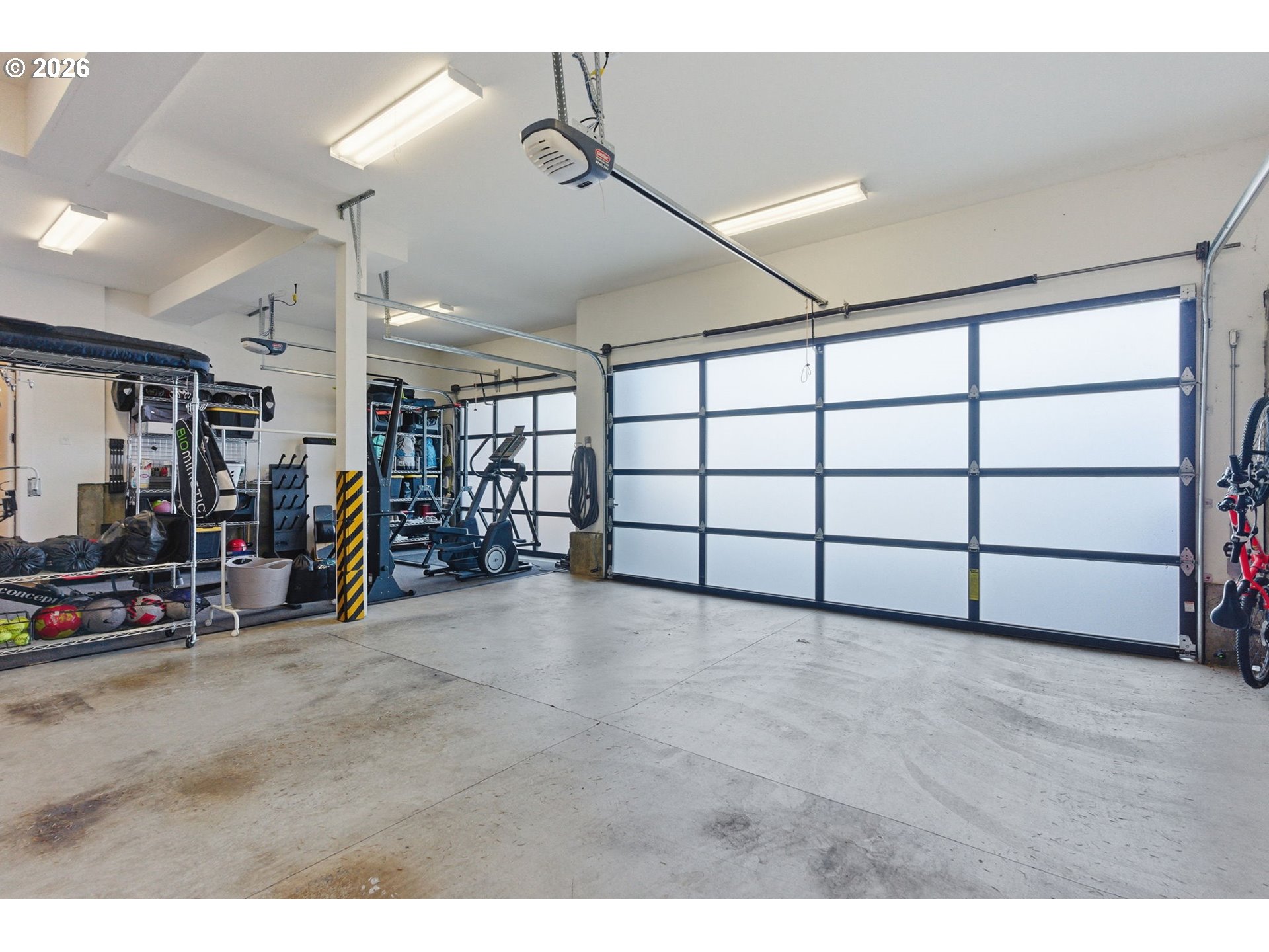 2123 South Military Road Portland, OR 97219 - Photo 36 of 47 a view of a garage