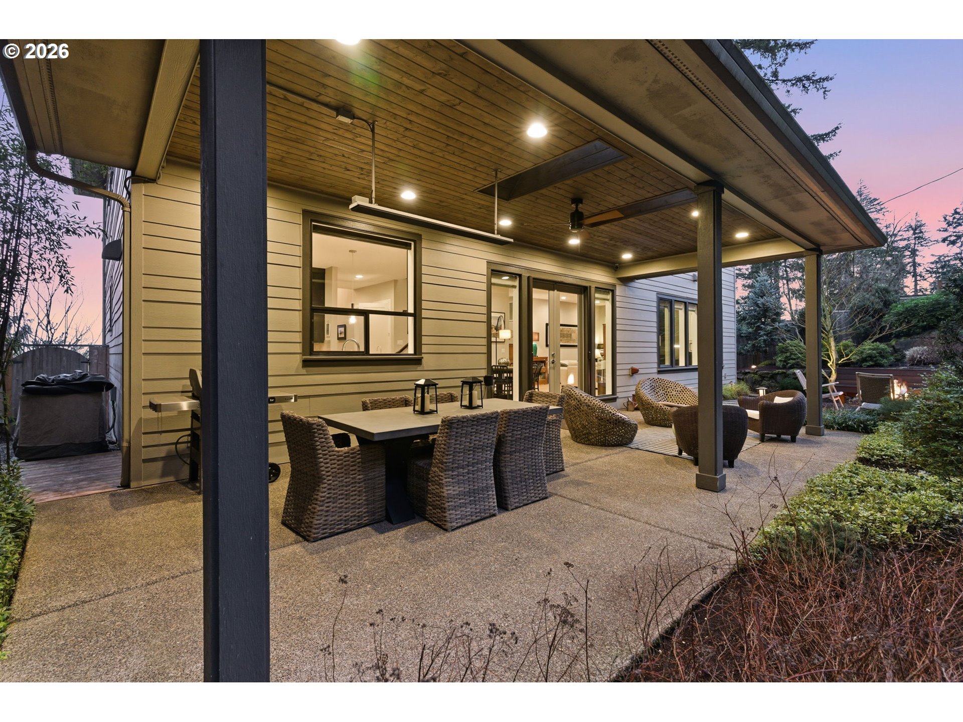 2123 South Military Road Portland, OR 97219 - Photo 41 of 47 a view of living room filled with furniture