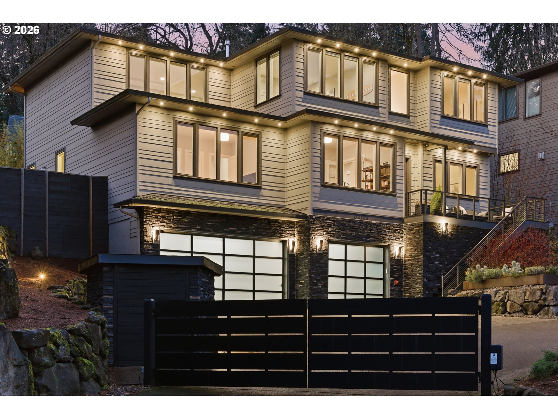 2123 South Military Road Portland, OR 97219 - Photo 5 of 47 a view of a large building