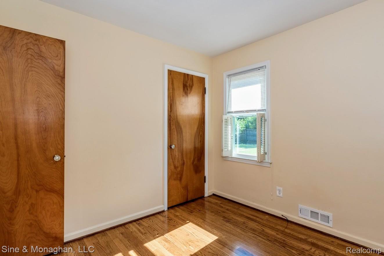56 Maplefield Road Pleasant Ridge, MI 48069 - Photo 12 of 14 BR 3...note mid century doors and glass knobs in great condition
