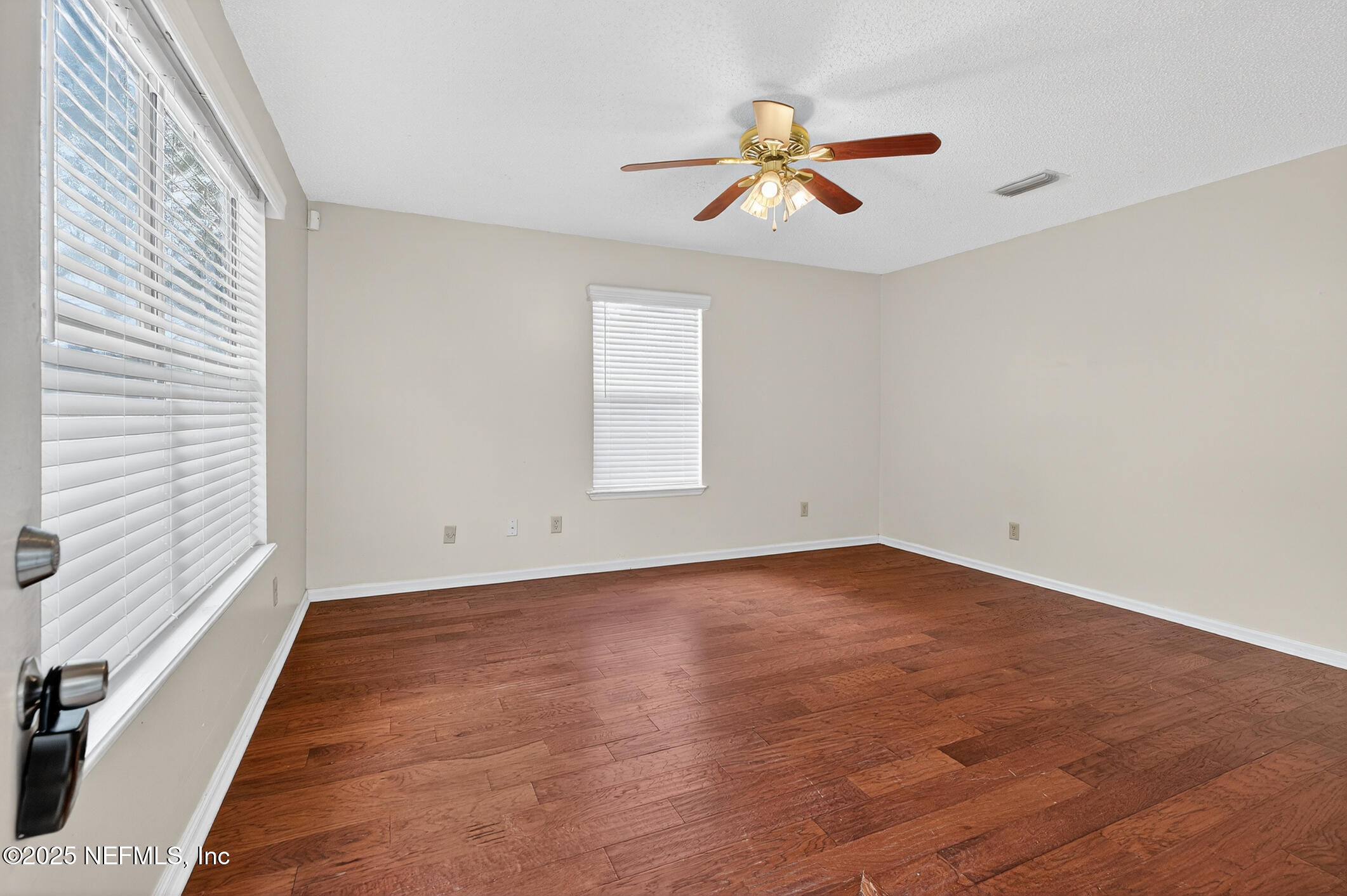 1528 Jordan Street Atlantic Beach, FL 32233 - Photo 5 of 24 Living Room