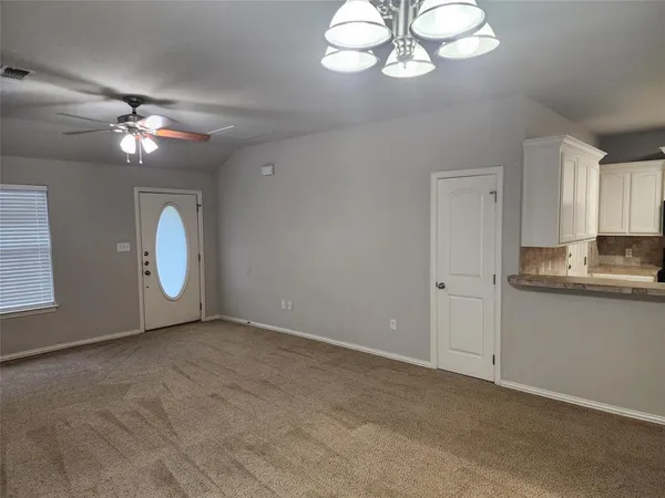 $1,600 | 151 North Meadows Drive, Granbury, TX 76048
