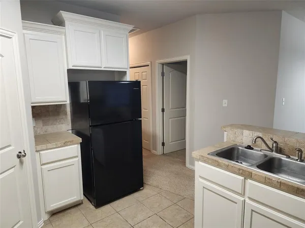 $1,600 | 151 North Meadows Drive, Granbury, TX 76048