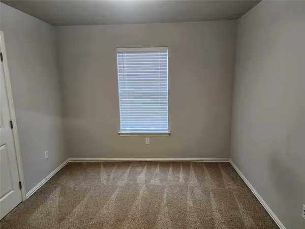 $1,600 | 151 North Meadows Drive, Granbury, TX 76048