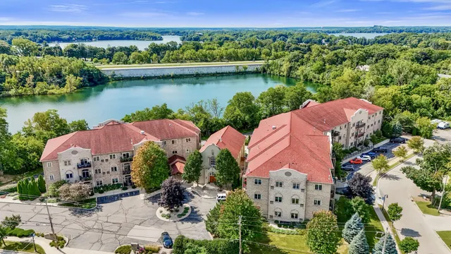 $459,900 | N51W34861 East Wisconsin Avenue, Unit 3119, Oconomowoc, WI 53069