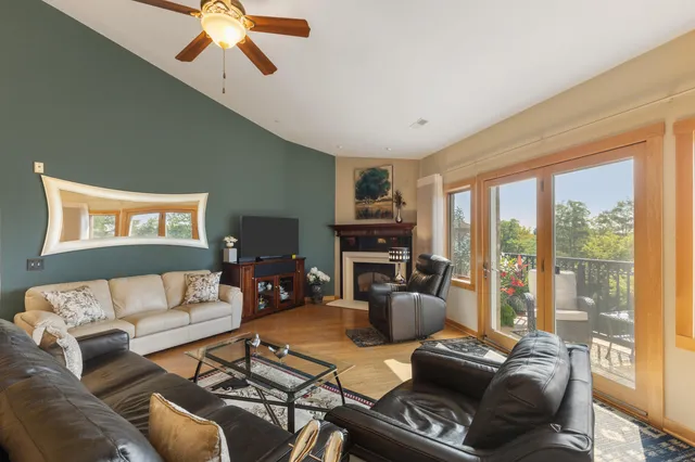 $459,900 | N51W34861 East Wisconsin Avenue, Unit 3119, Oconomowoc, WI 53069