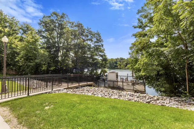 $459,900 | N51W34861 East Wisconsin Avenue, Unit 3119, Oconomowoc, WI 53069