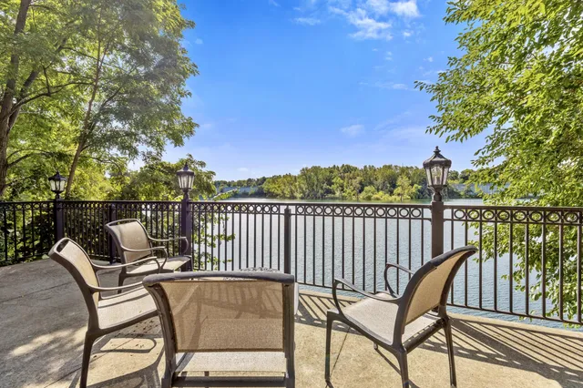 $459,900 | N51W34861 East Wisconsin Avenue, Unit 3119, Oconomowoc, WI 53069