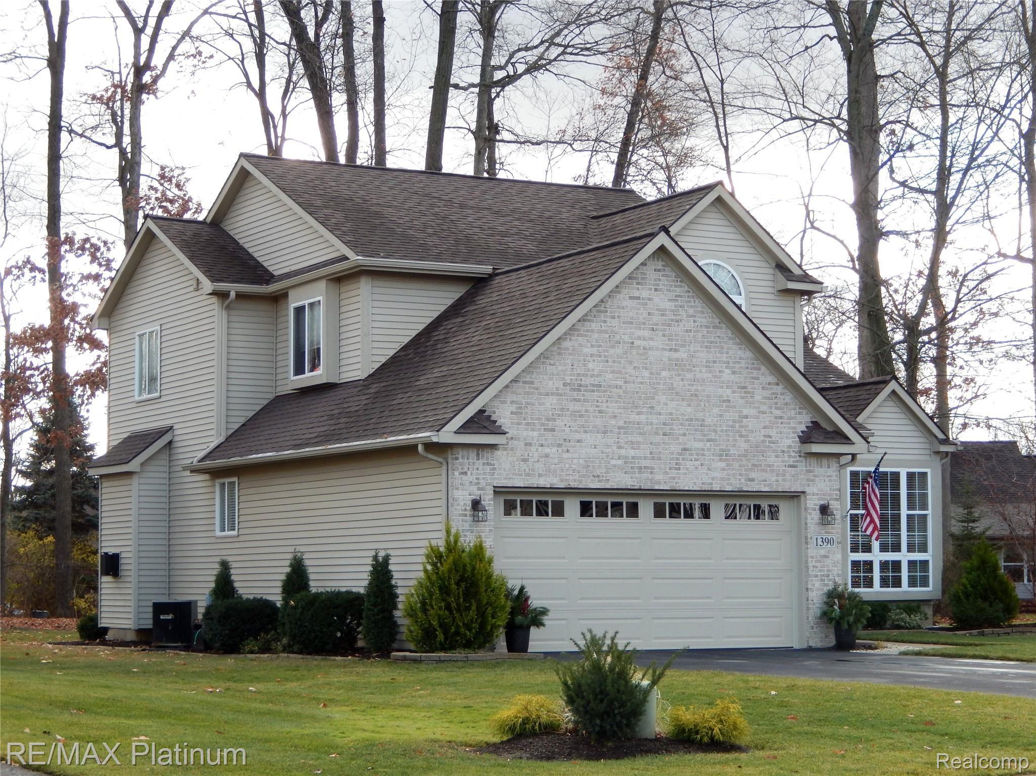 1390 Remsing Street Hartland, MI 48353 - Photo 4 of 67 4.JPG