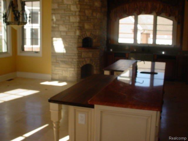 2641 Heights View Court Rochester, MI 48306 - Photo 10 of 13 KITCHEN