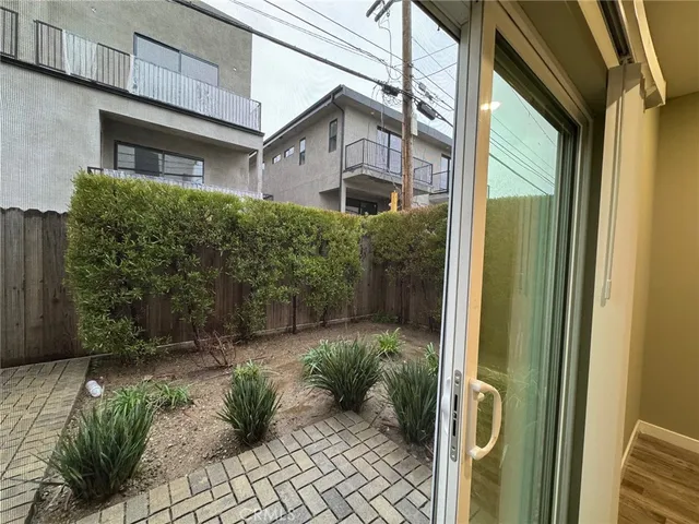 $4,500 | 621 North Normandie Avenue, Los Angeles, CA 90004