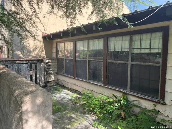 $100,000 | 135 Ave Juarez, Brackettville, TX 78832