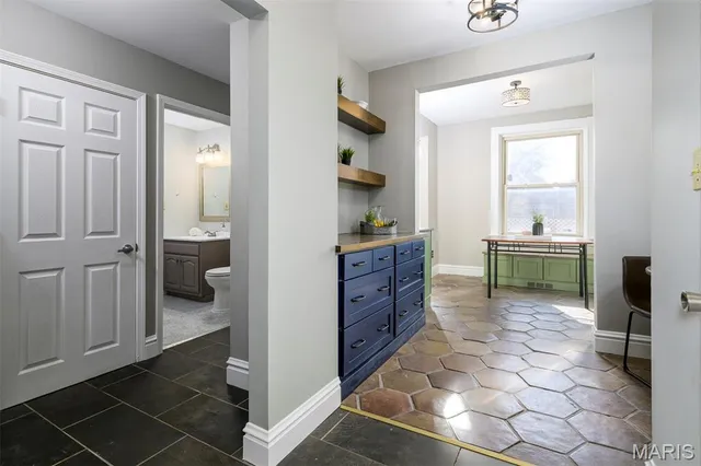 $349,900 | 4140 Shaw Boulevard, St. Louis, MO 63110