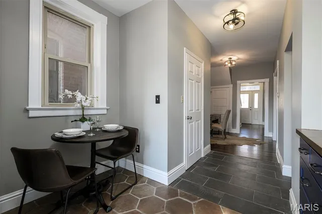 $349,900 | 4140 Shaw Boulevard, St. Louis, MO 63110