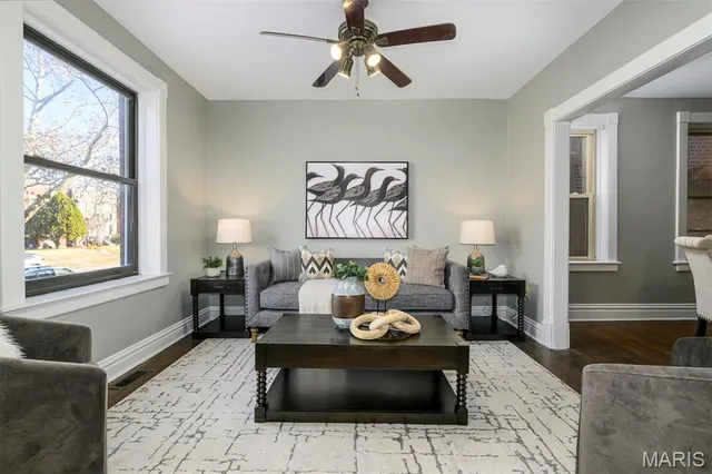 $349,900 | 4140 Shaw Boulevard, St. Louis, MO 63110