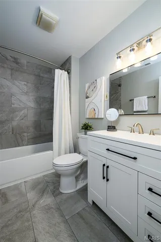 $349,900 | 4140 Shaw Boulevard, St. Louis, MO 63110