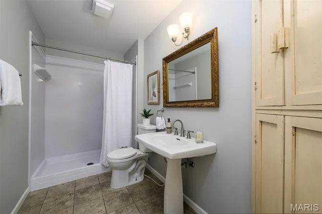 $349,900 | 4140 Shaw Boulevard, St. Louis, MO 63110