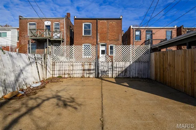 $349,900 | 4140 Shaw Boulevard, St. Louis, MO 63110