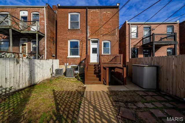 $349,900 | 4140 Shaw Boulevard, St. Louis, MO 63110