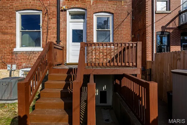 $349,900 | 4140 Shaw Boulevard, St. Louis, MO 63110