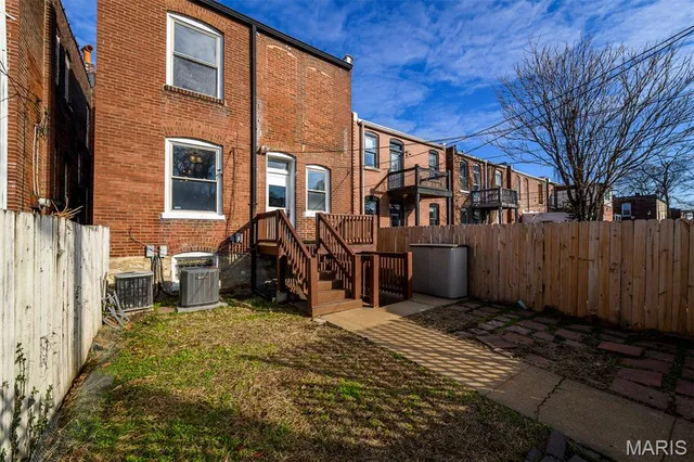 $349,900 | 4140 Shaw Boulevard, St. Louis, MO 63110