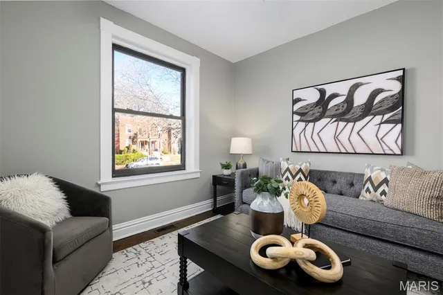 $349,900 | 4140 Shaw Boulevard, St. Louis, MO 63110