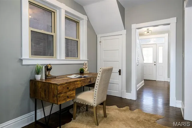 $349,900 | 4140 Shaw Boulevard, St. Louis, MO 63110